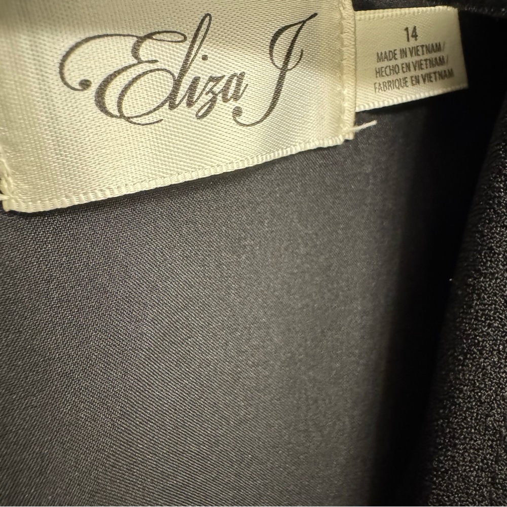 Eliza J Ruffle Sleeve Sheath Dress - Picture 6 of 6